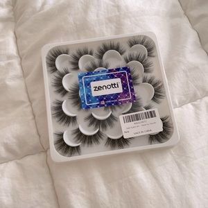 Women’s False Lashes